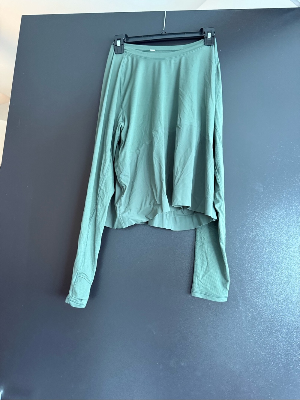 lululemon athletica Lightweight Long-Sleeve Top in Sage Green